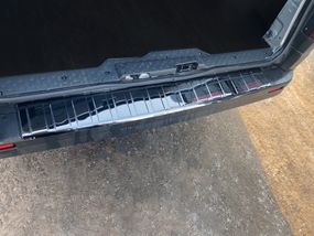 Накладка на задний бампер Черный хром (нерж) для Nissan NV300 2016↗ гг.