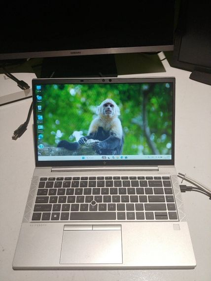 Ультрабук Б-класс HP EliteBook 840 G8 / 14" (1366x768) TN / Intel Core i5-1145G7 (4 (8) ядра по 2.6 - 4.4 GHz) / 8 GB DDR4 / 120 GB SSD / Intel Iris Xe Graphics / WebCam / TouchID / Windows 11 б/у | Зображення 1
