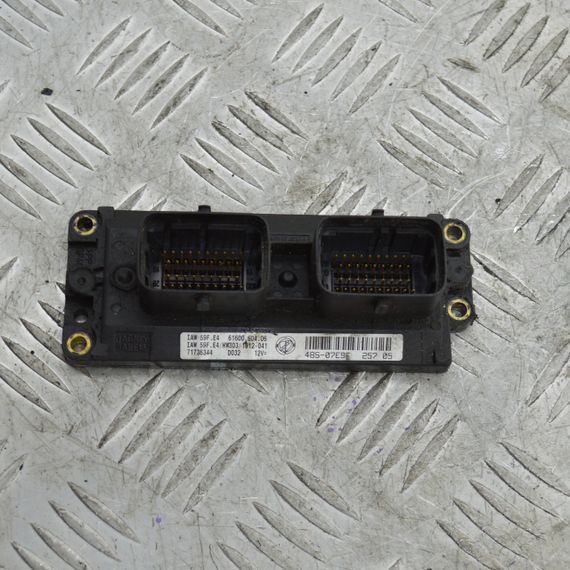 Блок управління двигуном Fiat Doblo Punto 1.2 бензин Фіат Добло Пунто 71736344 IAW59F.E4