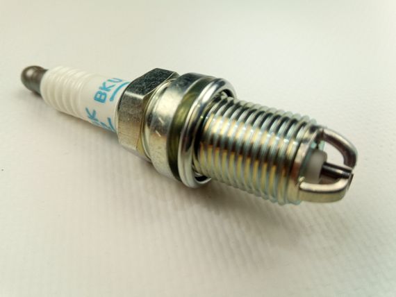 Свічка запалювання NGK BKUR6ETB/6992 Laccetti 1.8 LDA (96307729) | Зображення 1