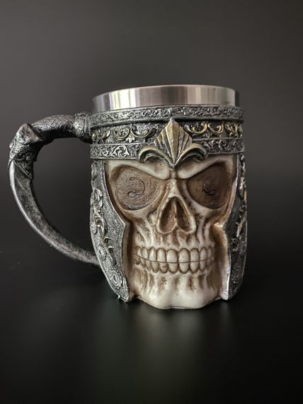 Кружка Череп у Шоломі — 3D келих із епоксидної смоли та нержавіючої сталі 400мл.