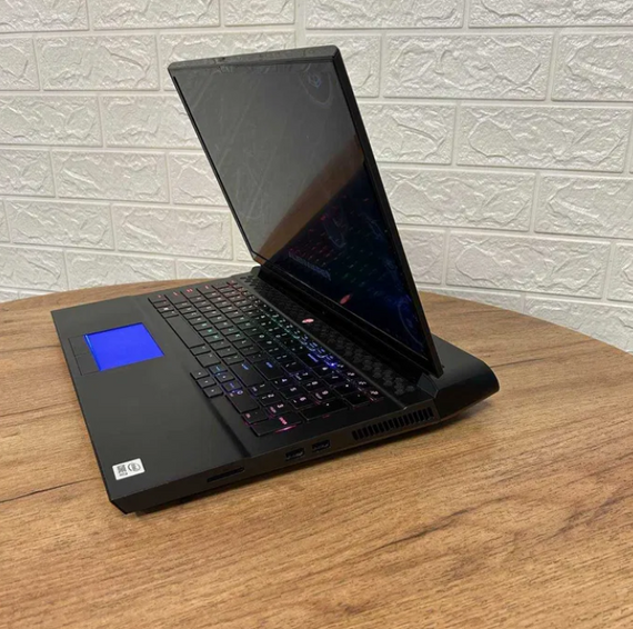 Ноутбук Dell Alienware Area 51M R2 144Hz i7 10700 16Gb SSD 512Gb RX 5700M Б/В | Зображення 4