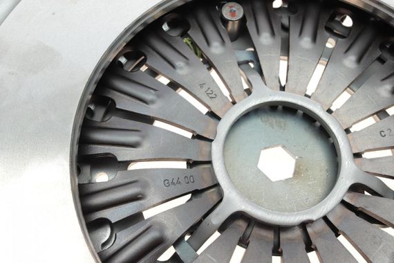Комплект зчеплення BMW 3 F30 F80 5 F10 G30 F90 13- B47 N47 d=240mm  + вичавний  624 3726 00 | Зображення 2