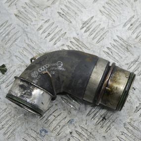 Патрубок інтеркулера верхній правий 2.0 TDI Volkswagen Golf V Passat B6 2003-2013 Фольксваген 1T0145790E