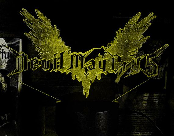 Акриловый светильник-ночник Devil May Cry желтый tty-n001986