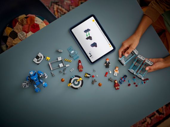 Конструктор LEGO Super Heroes Лаборатория Железного Человека: зал брони 76315 | Зображення 2