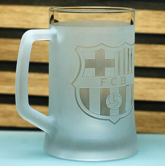 Пивной бокал 670 мл Barcelona с гравировкой подарок для фаната ФК Барселона футбольная кружка | Зображення 1