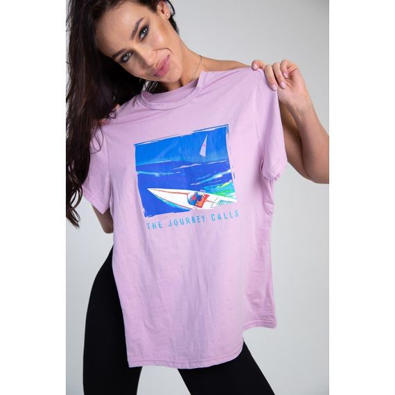 Жіноча футболка серії XADO THE JOURNEY CALLS із самобутнім принтом, бузкова розмір S