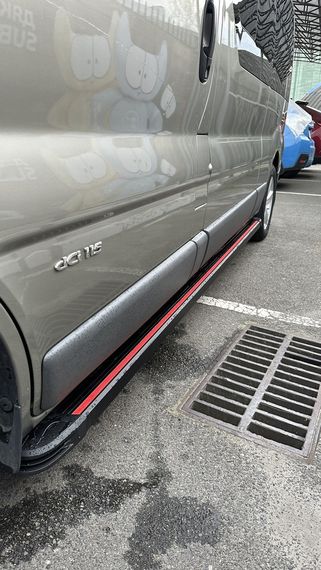Боковые пороги Maya Red-Black (2 шт., алюминий) Короткая база для Renault Trafic 2001-2015 гг