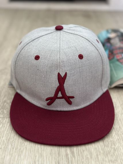 Кепка снепбек (Snapback) Atlanta Braves Сірий з бордовим 56-61р (9102) | Зображення 2