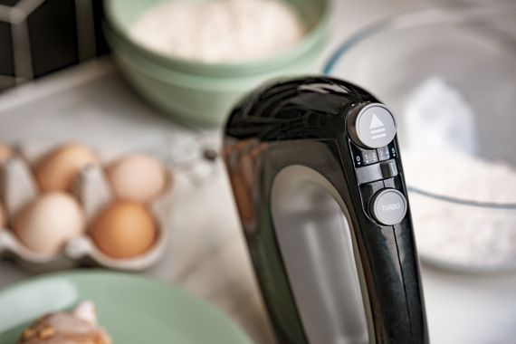 Миксер ручной Camry CR 4220, кухонный миксер 750 Вт, 5 скоростей, Turbo, насадки для теста и взбивания, чёрный | Зображення 7