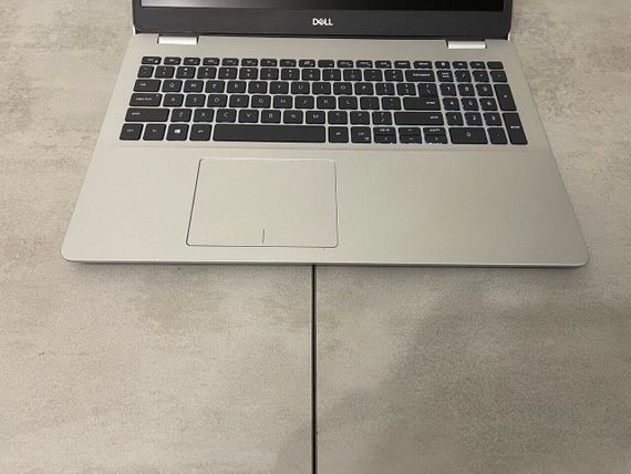 Ноутбук Dell Inspiron 5593 / 15.6" (1920x1080) IPS / Intel Core i7-1065G7 (4 (8) ядра по 1.3 - 3.9 GHz) / 16 GB DDR4 / 512 GB SSD M.2 + 500 GB HDD / Intel Iris Plus Graphics / WebCam б/в + Подарунок Дротова миша / USB | Зображення 3