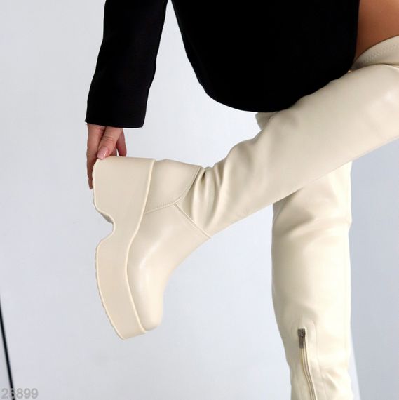 Эффектные легкие бежевые ботфорты стрейч еврозима на платформе | Зображення 5