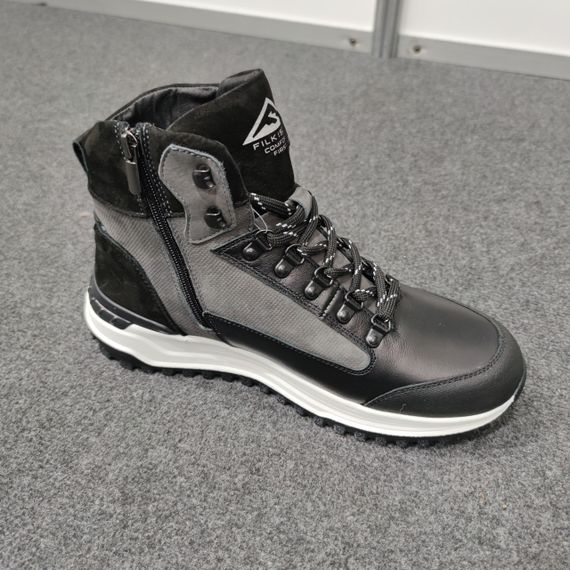 Зимові черевики на білій підошві 40 41 42 розмір.