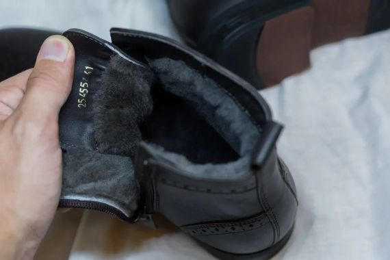 Ботинки коричневые с цигейкой 44 размер | Зображення 1