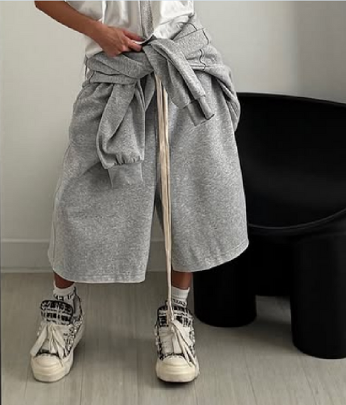 Женские длинные шорты-бермуды оверсайз свободные широкие SSH718 цвет серый размер 42/50 | Зображення 4