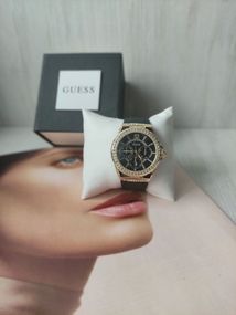 Жіночий годинник Guess black/gold