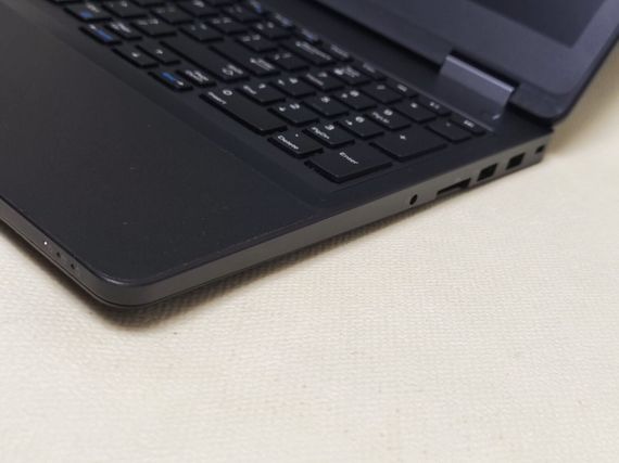 Мобильная рабочая станция Dell Precision 3510 / 15.6" (1366x768) TN / Intel Core i5-6300HQ (4 ядра по 2.3 - 3.2 GHz) / 8 GB DDR4 / 256 GB SSD / AMD FirePro W5130M, 2 GB GDDR5, 128-bit / WebCam б/у | Зображення 3