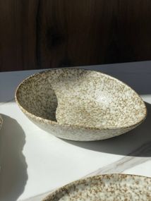 Салатник овальний Olens Нормандія 101-0260 20.5х17.5х6 см 700 мл бежевий
