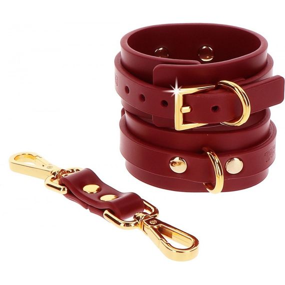 Фіксатори на стегна з наручниками та карабінами Taboom, червоні, із золотистою фурнітурою Sex Aura | Зображення 2