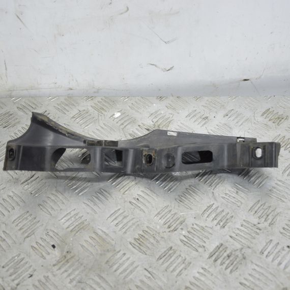 Кронштейн бампера передній лівий Volkswagen Passat B6 2005-2010 Облицювання бампера Фольксваген Пассат 3C0807889