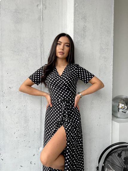 Женское летнее длинное платье в горох на запах софт PA293  цвет черный размер 42/44 (S) | Зображення 2