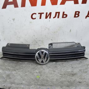 Решітка радіатора Volkswagen Golf VI 2008-2013 Решітка переднього бампера Фольксваген Гольф 6 1K9853653A
