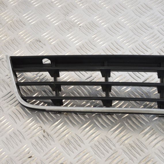 Решітка радіатора Volkswagen Passat B6 2005-2010 Решітка переднього бампера Фольксваген Пассат б6 05322450 | Зображення 1