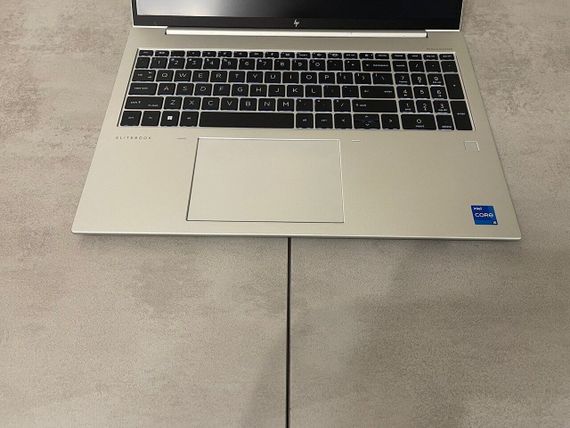 Ультрабук HP EliteBook 860 G10 / 16" (1920x1200) IPS / Intel Core i5-1345U (10 (12) ядер по 3.5 - 4.7 GHz) / 16 GB DDR5 / 256 GB SSD M.2 / Intel Iris Xe Graphics / WebCam / Fingerprint б/в + Подарунок Дротова миша / USB | Зображення 3