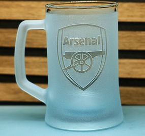 Пивной бокал 670 мл ФК Арсенал Arsenal с гравировкой подарок для фаната футбольная кружка