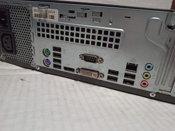 ПК Fujitsu Esprimo E900 E85+ SFF / Intel Core i5-2400 (4 ядра по 3.1 - 3.4 GHz) / 8 GB DDR3 / 500 GB HDD / Intel HD Graphics 2000 / DVD-ROM б/в + Подарунок Флеш-накопичувач USB 64 GB | Зображення 2