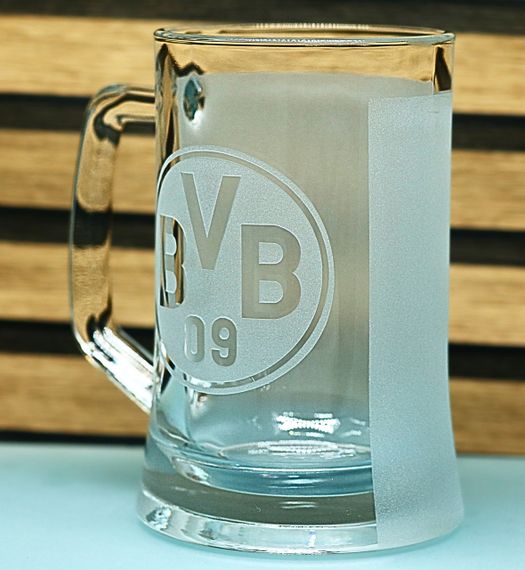 Подарунковий пивний келих з ручкою 670 мл з 3Д гравіюванням лого футбольного клубу Боруссія Дортмун | Зображення 2