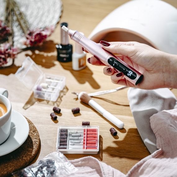 Фрезер для маникюра и педикюра Adler AD 2181, 11 насадок, 13500 об/мин, аккумуляторный | Зображення 7