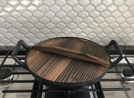 Чавунний вок (казан) 35.5*10см з дерев''яною кришкою GRILLI 9637 Код: 009637 | Зображення 4