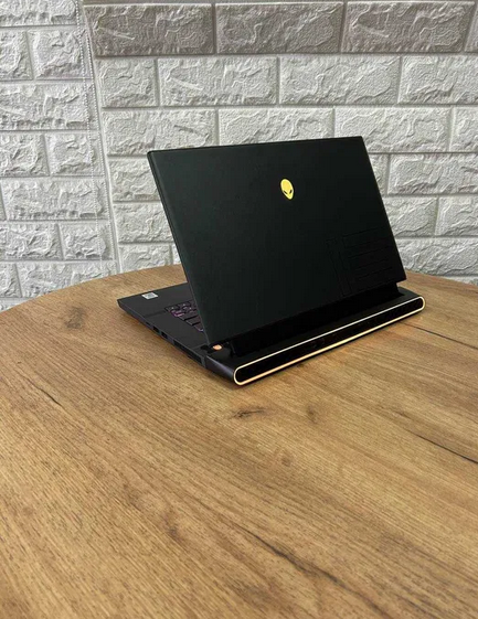 Ноутбук Dell Alienware m15 R4 15.6" 300Hz i7 10870H 16Gb SSD 512Gb RTX 3070  Б/В | Зображення 3