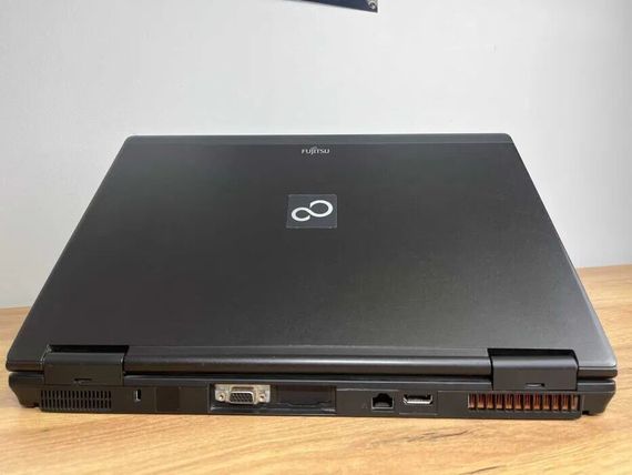 Робоча станція Fujitsu Celsius H710 / 15.6" TN / Intel Core i7-2720QM (4(8) ядра по 2.2-3.3 GHz) / 8GB DDR3 / 256GB SSD / Quadro 1000M, 2GB GDDR3, 128-bit / WebCam б/в | Зображення 5