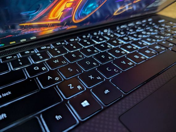 Ігровий ноутбук Dell XPS 15 9500 / 15.6" (1920x1080) IPS / Intel Core i9-10885H (8 (16) ядер по 2.4 - 5.3 GHz) / 16 GB DDR4 / 512 GB SSD / nVidia GeForce GTX 1650 Ti, 4 GB GDDR6, 128-bit / WebCam / Windows 10 б/в + Подарунок Бездротова миша / USB | Зображення 5