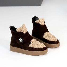 Молодежные шоколадные замшевые зимние ботинки с бежевым мехом 37