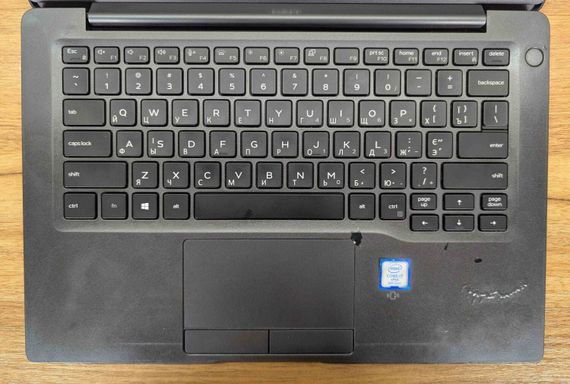 Ультрабук Б-класс Dell Latitude 7300 / 13.3" (1920x1080) IPS / Intel Core i7-8665U (4 (8) ядра по 1.9 - 4.8 GHz) / 8 GB DDR4 / 256 GB SSD / Intel UHD Graphics / WebCam / Windows 10 б/у + Подарок Флэш-накопитель USB 32 GB | Зображення 2