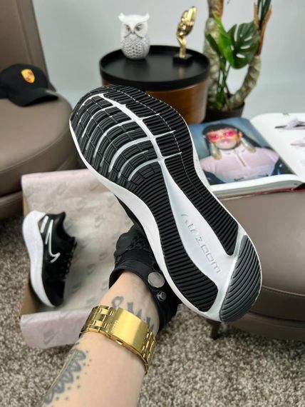 Чоловічі кросівки Air Zoom Winflo 8 Shield Black White Space весна / лето / осень A3642 43 27.5 см | Зображення 6