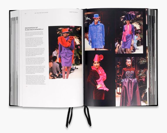 Книга про модні колекції Живанші Givenchy Catwalk: The Complete Collections | Зображення 6