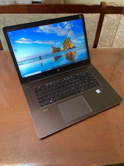 Мобильная рабочая станция HP ZBook Studio G3 / 15.6" (3840x2160) IPS / Intel Xeon E3-1505M v5 (4 (8) ядра по 2.8 - 3.7 GHz) / 16 GB DDR4 / 256 GB SSD / nVidia Quadro M1000M, 4 GB GDDR5, 128-bit / WebCam б/у | Зображення 1