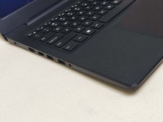 Ноутбук Dell Inspiron 3585 / 15.6" (1366x768) TN / AMD Ryzen 3 2200U (2 (4) ядра по 2.5 - 3.4 GHz) / 8 GB DDR4 / 256 GB SSD / AMD Radeon Vega 3 Graphics / WebCam б/у | Зображення 2