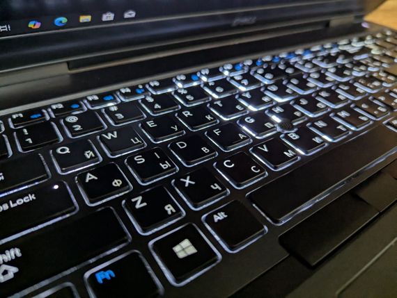 Мобільна робоча станція Dell Precision 7540 / 15,6" (1920x1080) IPS / Intel Xeon E-2276M (6 (12) ядер по 2,8 - 4,7 ГГц) / 16 ГБ DDR4 / 512 ГБ SSD / nVidia Quadro T2000, 4 ГБ GDDR5, 128-біт / HDMI / Windows 10 б/в | Зображення 5
