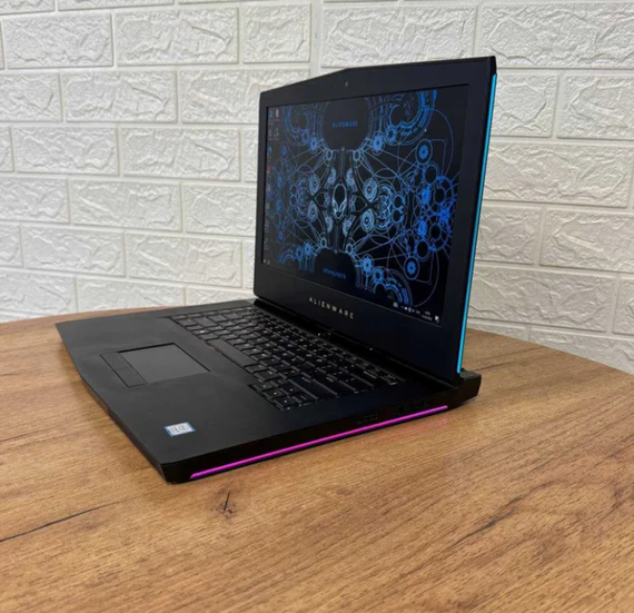 Ноутбук Dell Alienware 15 R4 i7 8750H 16GB SSD 512GB GTX 1080 MaxQ Б/В | Зображення 1