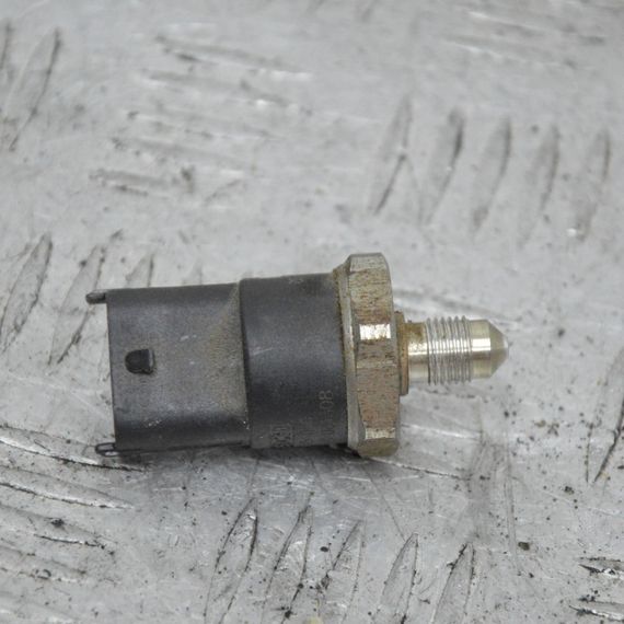 Датчик тиску палива 1.8 SCI Ford Mondeo III 2003-2007 Датчик тиску палива Форд Мондео 3 2S7G9F972AC