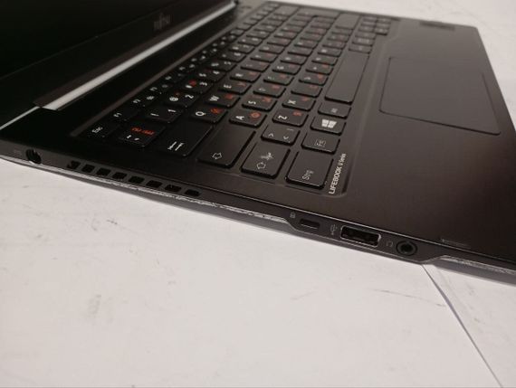 Ультрабук Б-клас Fujitsu LifeBook U772/14" (1366x768) TN/Intel Core i5-3437U (2(4) ядра по 1.9 - 2.9 GHz)  / 8 GB DDR3 / 128 GB SSD / Intel HD Graphics 4000 / WebCam / Без АКБ б/в | Зображення 3