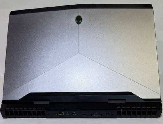 Ігровий ноутбук Dell Alienware 17 R4 / 17.3" (2560x1440) IPS / Intel Core i7-7700HQ (4 (8) ядра по 2.8 - 3.8 GHz) / 32 GB DDR4 / 1960 GB SSD / nVidia GeForce GTX 1070, 8 GB GDDR5, 256-bit / WebCam б/в | Зображення 6