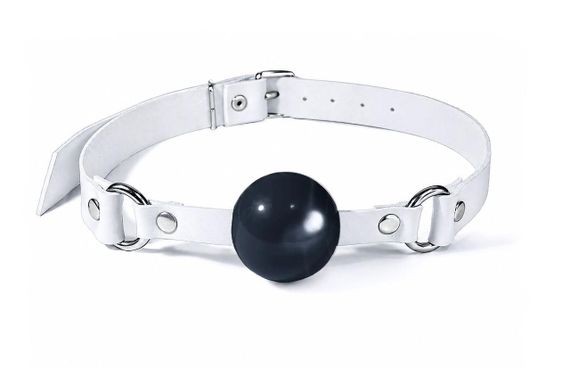 Кляп силіконовий Feral Feelings Silicon Ball Gag White/Black, білий ремінець, чорна кулька Sex Aura