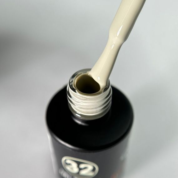 Гель-лак для нігтів Bee Nails 032 (світло-кремовий з оливковим відтінком) 8мл | Зображення 1